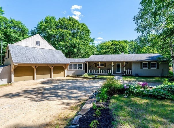 17 Mayo Rd, Hubbardston, MA 01452