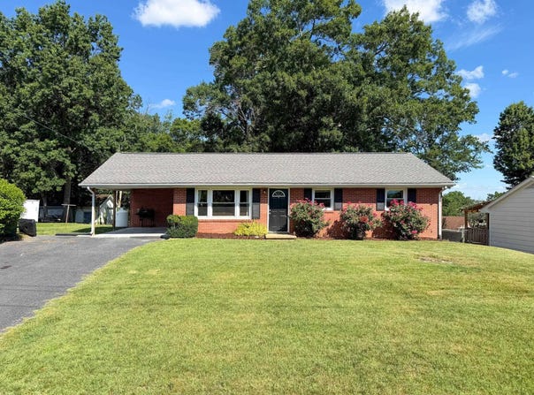 39 VIEW DR, STUARTS DRAFT, VA 24477