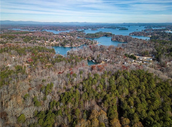 45+/- acres Knollwood Drive unit: Keowee Interior, Seneca, SC 29678