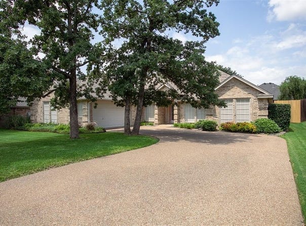 1015 Oak Hill Park, Kennedale, TX 76060