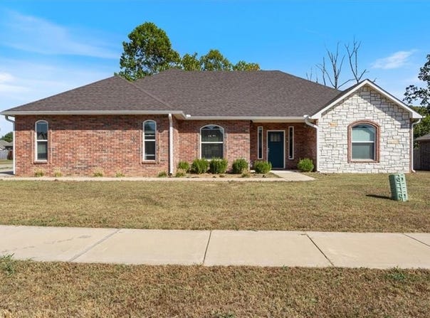 850 Silver Leaf  LN, Siloam Springs, AR 72761