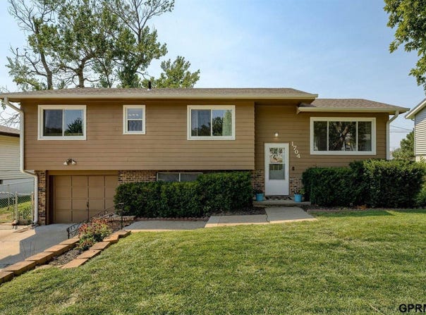 1704 North 111 Street, Omaha, NE 68154