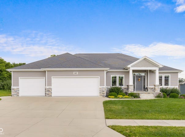 1497 Maple Ridge Court, Columbus, IN 47201