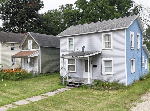 207 W Railroad Street, Dowagiac, MI 49047