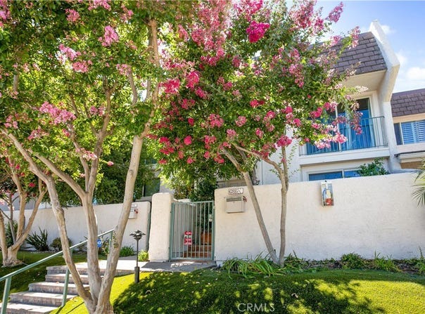 6205 Randi Avenue 1/2, Woodland Hills, CA 91367