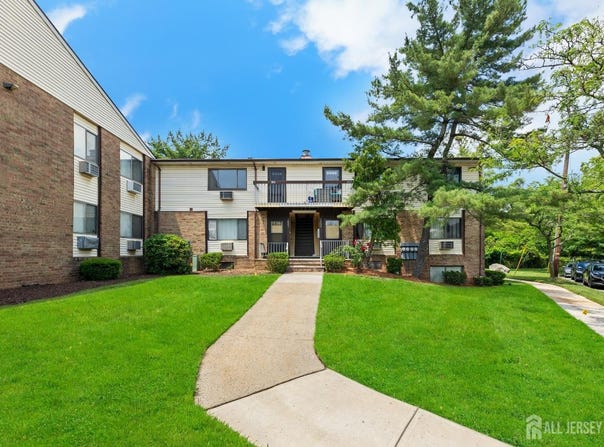 1004 Cricket Lane, Woodbridge Proper, NJ 07095