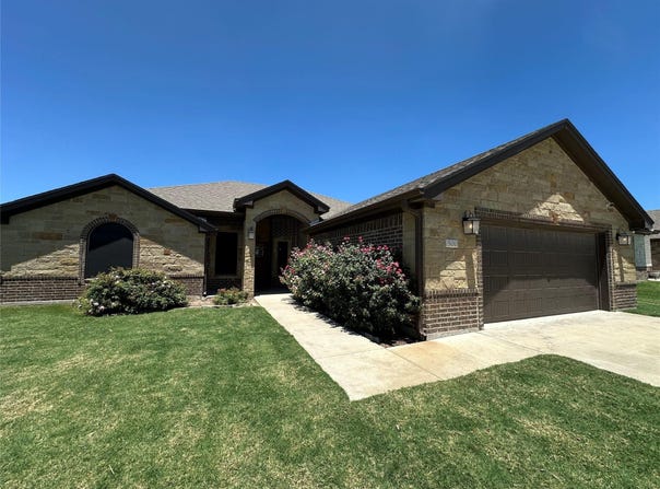 500 Magnolia DR, Troy, TX 76579