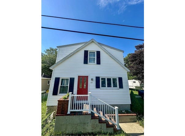 23 Bardsley St, Acushnet, MA 02743