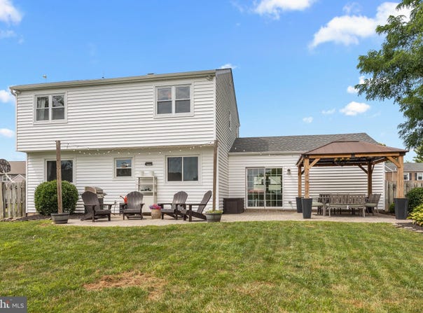 10 ALSCOT CIRCLE, LANGHORNE, PA 19047