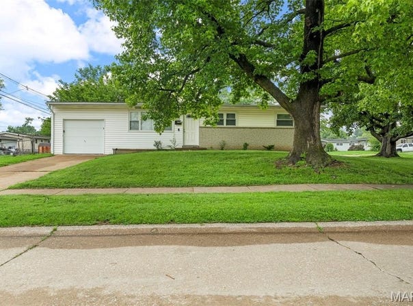 2185 Orleans Lane, Florissant, MO 63031