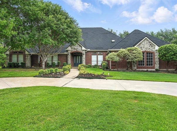 146 River Run Drive, Azle, TX 76020