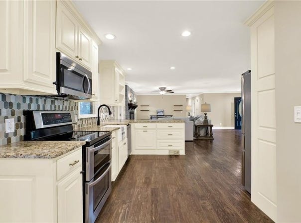 4353 White Oak Drive, Sugar Hill, GA 30518