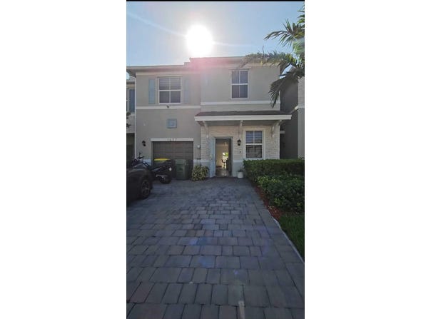 1677 SE 8th Avenue, Homestead, FL 33034