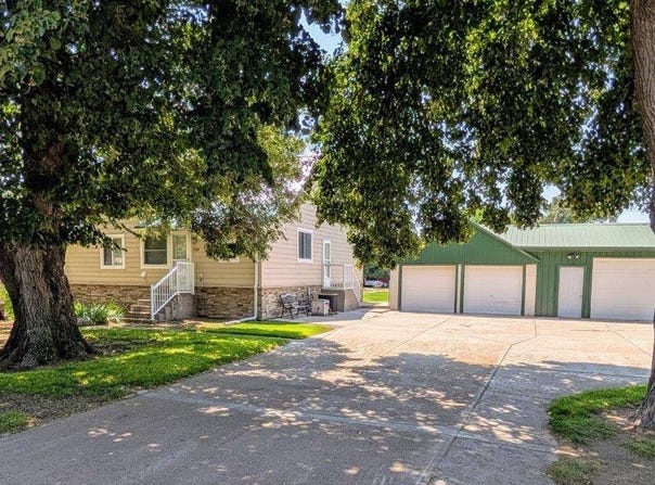 738 Logan Ave, Grant, NE 69140