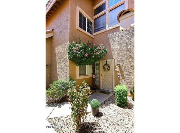 1633 E LAKESIDE Drive, Gilbert, AZ 85234