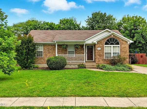 424 River Oaks Dr, Shepherdsville, KY 40165