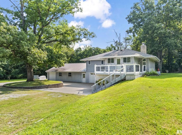 13050 Blooming Grove Road, Palmyra, IL 62674