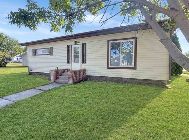 501 3rd St, Underwood, ND 58576