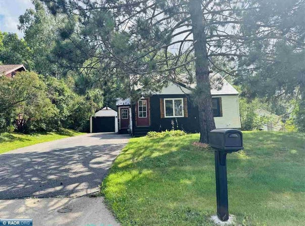 16 Vermilion Dr, Virginia, MN 55792