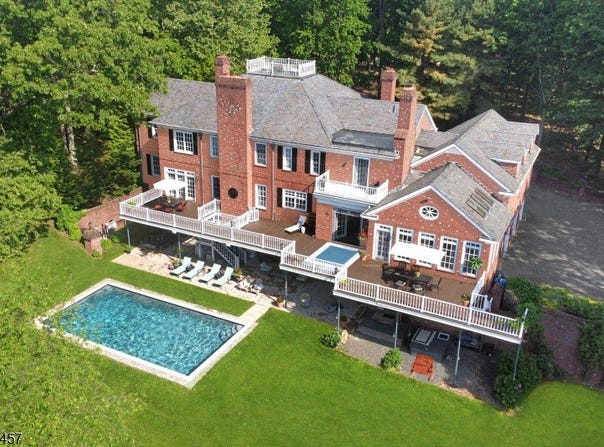 1 Hillview Drive, Tewksbury Twp., NJ 07830-3000