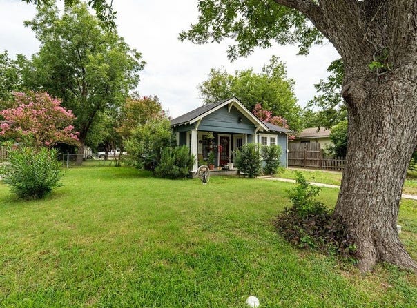 1111 McLain ST, Taylor, TX 76574