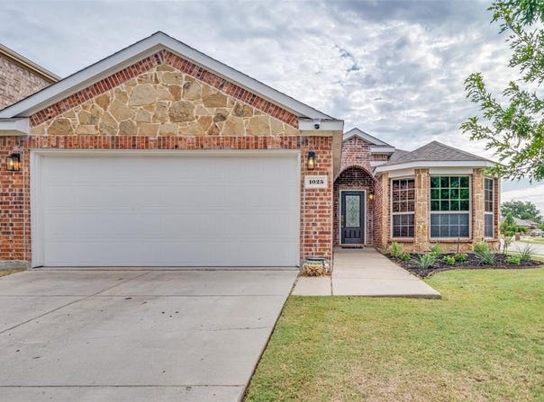 1025 Cheyenne Drive, Aubrey, TX 76227