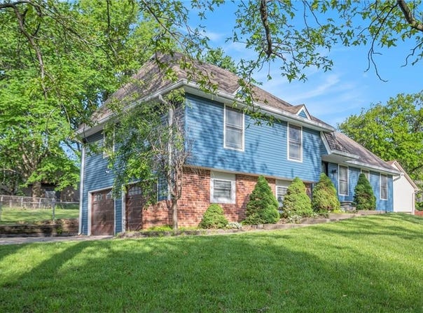 9708 N Campbell Drive, Kansas City, MO 64155