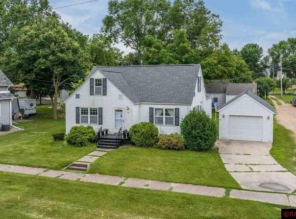 311 W 8th Street, Blue Earth, MN 56013