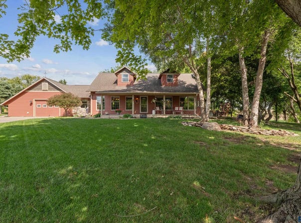 301 Lee Dr, Alcester, SD 57001