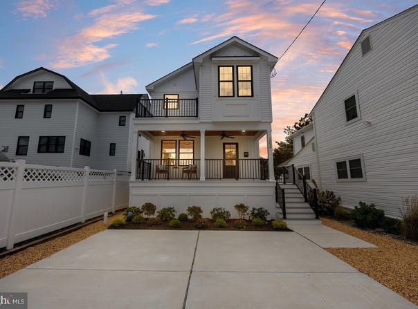 202 N FREDERICKSBURG AVENUE, MARGATE CITY, NJ 08402