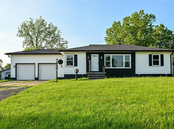 357 E Paige Avenue, Barberton, OH 44203