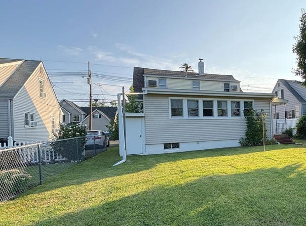 186 CROSSWICKS ROAD, BORDENTOWN, NJ 08505