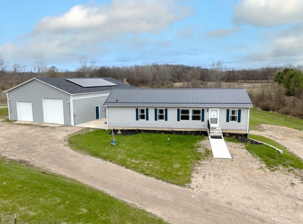 37161 39th Avenue, Paw Paw, MI 49079