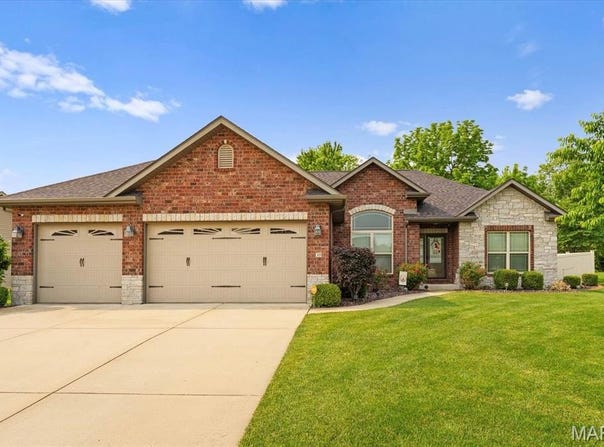 30 Ellington Drive, Troy, IL 62294