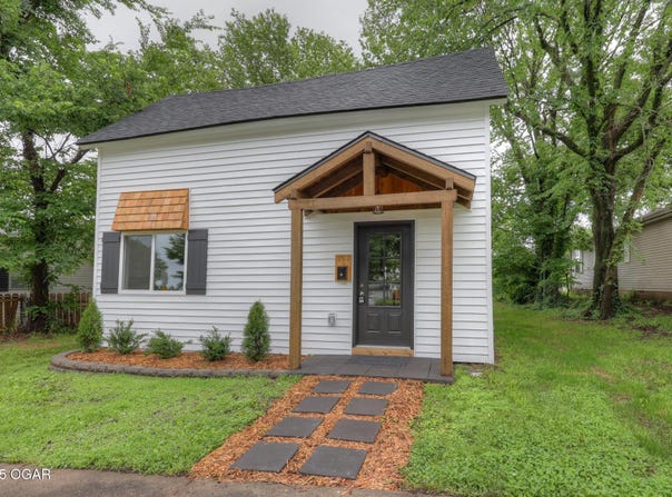 207 S Hall Street Street, Webb City, MO 64870