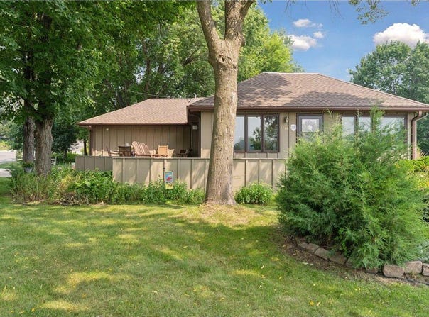 1768 E Shore Drive, Maplewood, MN 55109