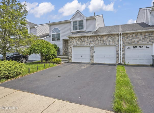 23 Woodpecker Way, Marlboro, NJ 07746
