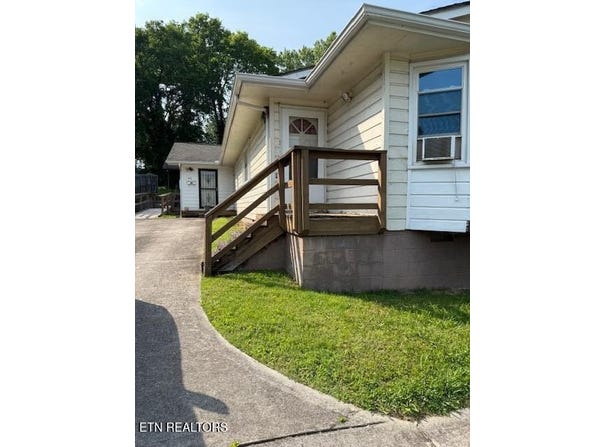 805 Sewanee St, Harriman, TN 37748