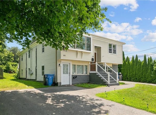 132 Maple Avenue, Middletown, RI 02842