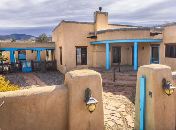 125 De Teves, Taos, NM 87571-0000