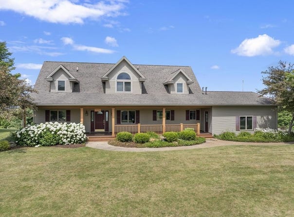 136 Lakeridge Trail, Boyne City, MI 49712