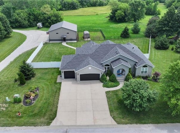 7151 SW Crystal Lane, Trimble, MO 64492