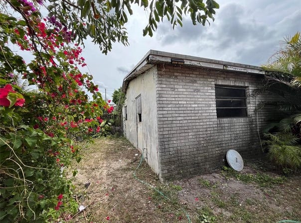 770 NW 40th St, Oakland Park, FL 33309