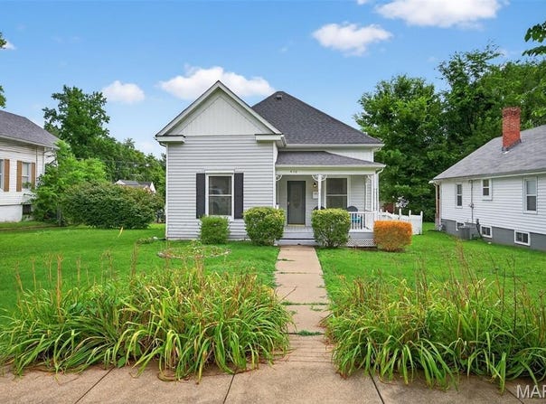 410 N 4th Street, Elsberry, MO 63343