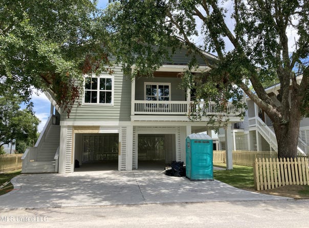 220 Demetz Avenue, Pass Christian, MS 39571