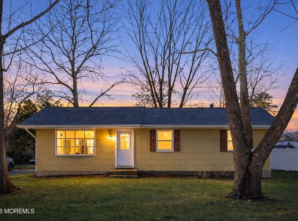 1124 Spray Avenue, Beachwood, NJ 08722
