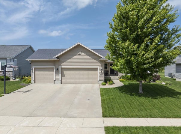 1015 Rocky Ridge Road, Cedar Falls, IA 50613