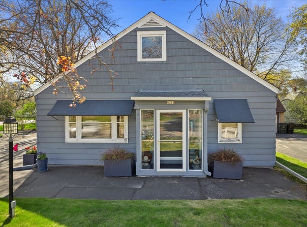 6213 N Green Bay Ave, Glendale, WI 53209