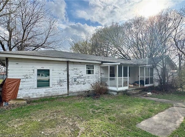 102 NW 2nd ST, Muldrow, OK 74948