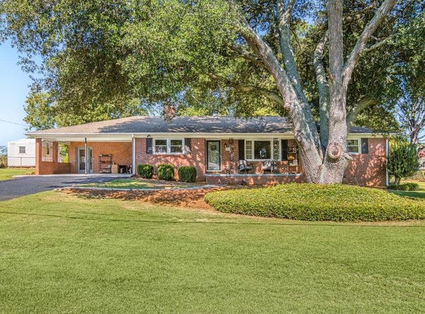 305 Belle Meade Rd, Greenwood, SC 29649